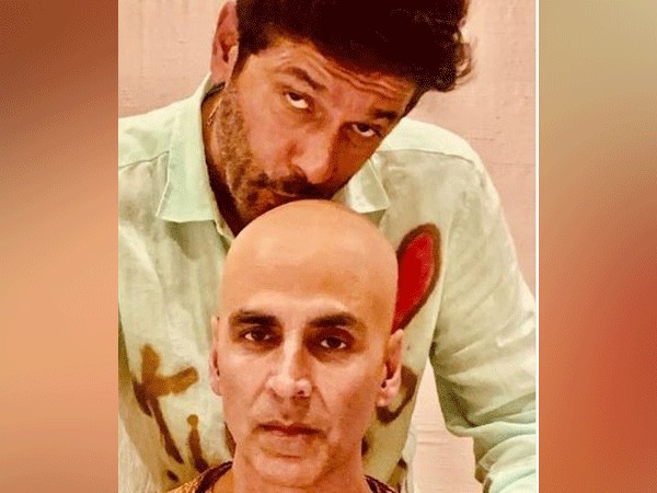 Chunky Panday and Akshay Kumar (Image courtesy: Instagram)