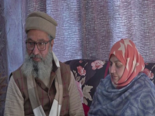 Maohammad Taj with Khatija Parween (R) after the latter got Indian citizenship. Photo/ANI