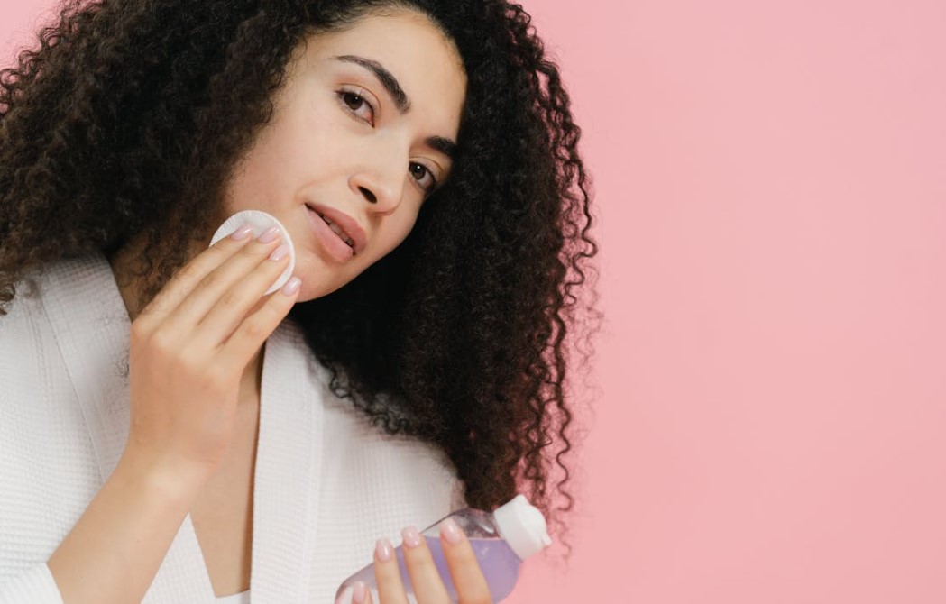 Here is how to take care of oily skin during monsoon