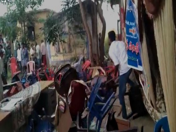 TDP and YSRCP supporters clash at a village in Srikakulam, Andhra Pradesh on Monday. Photo/ANI