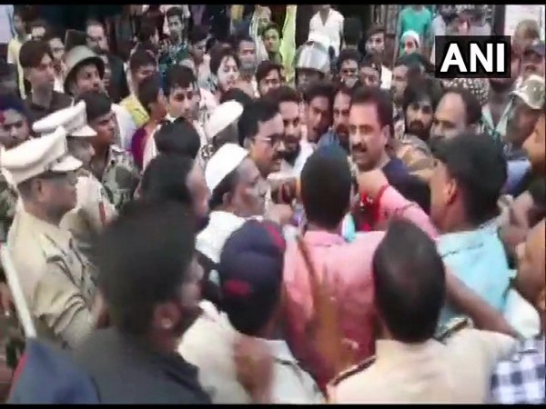 Workers of AIMIM and NCP clashed in Aurangabad , Maharashtra on Monday 
