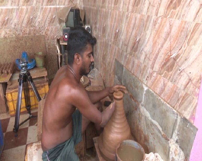 Velmurugan at his home making clay artefacts in Madurai on Tuesday. Photo/ANI
