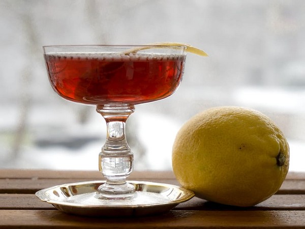 The healthy life by drinking tea at least three days a week.