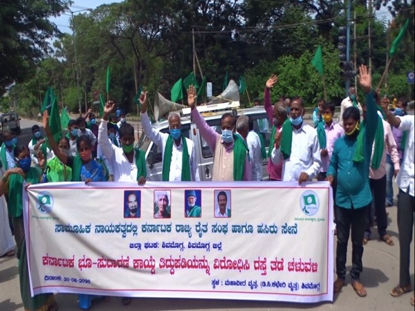 Protesters in Shivamogga protesting against Karnataka's proposed land reform act.