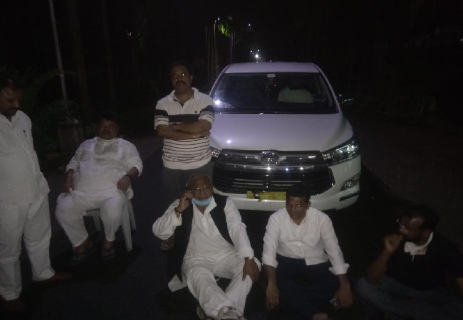 A visual from the spot where Congress leaders sat down the road in protest