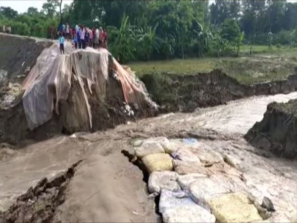 The protective embankment built on the Bagmati River for the construction of a dam was damaged due to heavy water pressure. (Photo/ANI)