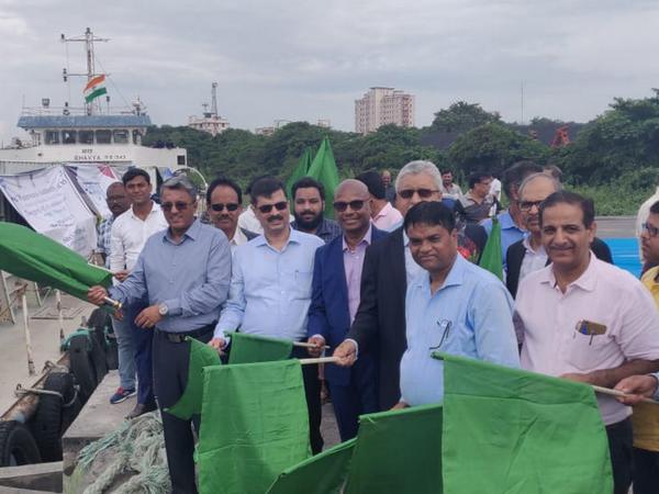 IWAI Chairman Pravir Pandey along with other officials flags off MV Bhavya for onward journey from Kolkata on Wednesday. Photo/ANI