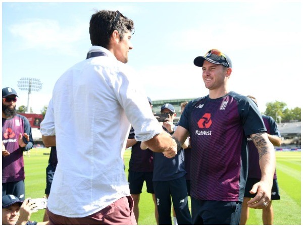 Alastair Cook presenting Jason Roy his Test cap on debut (Photo/ICC Twitter)