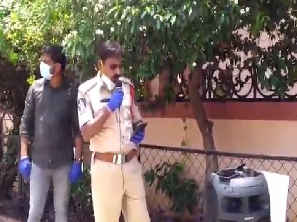 The cop of Hyderabad Police who sang to wish a woman on her birthday. Photo/ANI