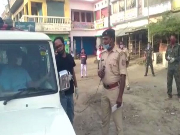 Police officer 'live in concert' while generating awareness for coronavirus in Godda, Jharkhand