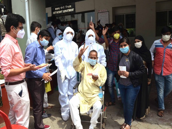 Patients coming out of hospital in Bhopal after recovering from COVID-19 on June 1. (ANI Photo)