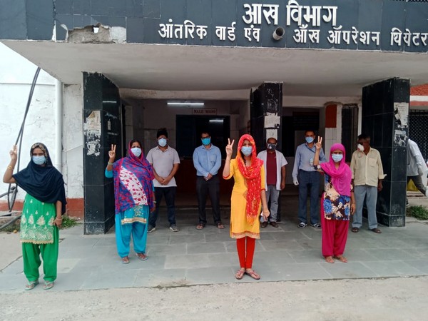Coronavirus patients flash victory signs at NMCH, Bihar after they were discharged from the hospital on May 10. (Photo/ANI)