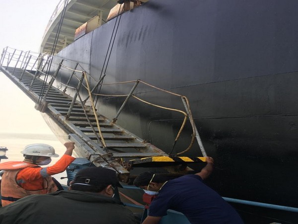 Chinese crew of a vessel coming from Shanghai