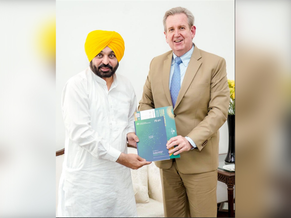 Punjab CM Bhagwant Mann with Australia's High Commissioner to India, Barry O'Farrell (Photo: Bhagwant Mann Twitter))