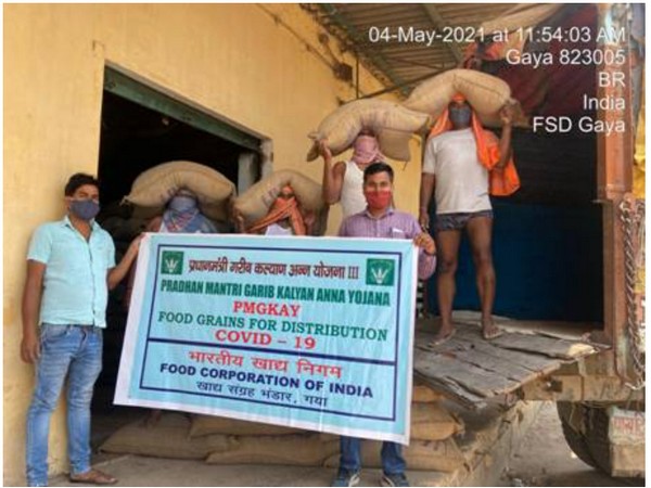 Centre supplies 5.88 LMT food grains for distribution to more than 80 crore beneficiaries under PMGKAY (Photo/PIB) 