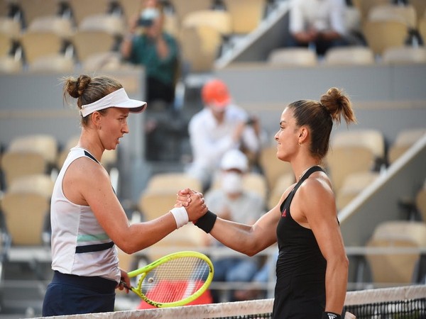 Maria Sakkari and Barbora Krejcikova (Photo: Corinne Dubreuil/FFT)