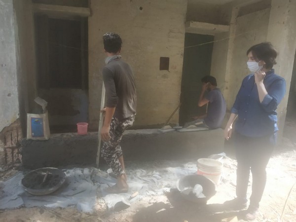 A housing society in Delhi provides shelter to migrant labourers amid lockdown (Photo/ANI)