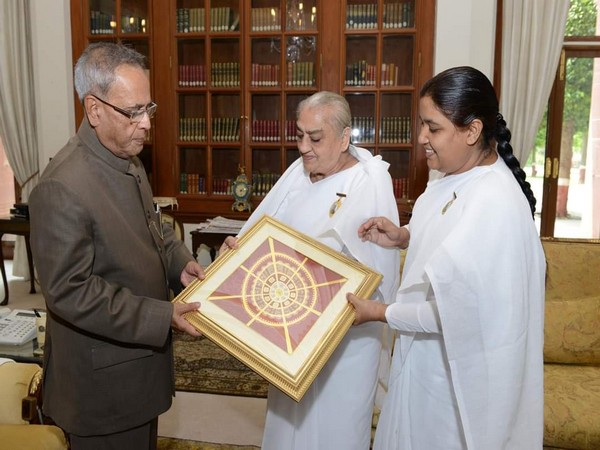 Brahma Kumaris' chief Dadi Hirdaya Mohini with former President Pranav Mukherjee (File Pic/ Image courtesy: @brahmakumarisHQ)