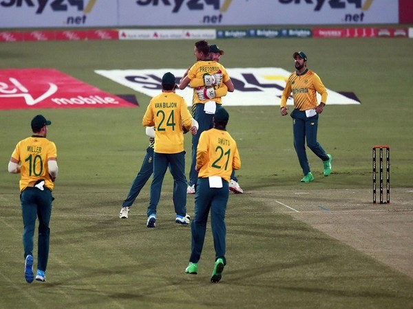 South Africa team celebrating a wicket (Image: ICC)