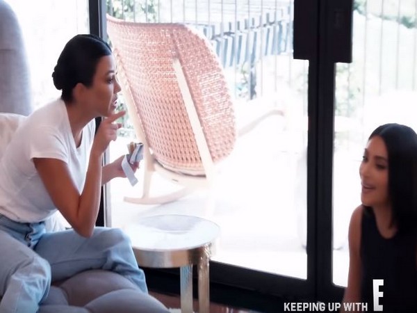 Kourtney Kardashian and Kim Kardashian (Image courtesy: Twitter)