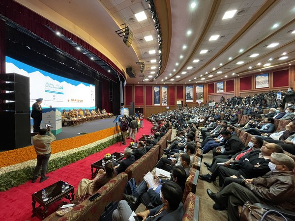 Minister of Housing and Urban Affairs and Petroleum and Natural Gas Hardeep Singh Puri addresses the summit (Photo/Twitter)