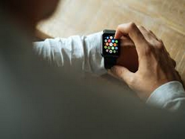 It is not clear if the 44mm Titanium and 44mm Ceramic versions refer to the Apple Watch Series 5 or just new models of the Apple Watch Series 4.