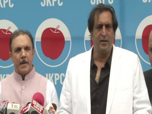 Former J-K Bank Chairman, Parvaiz Ahmad Nengru (left) with JKPC President Sajad Lone (Photo/ANI)