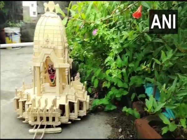 Lord Jagannath's chariot made with 975 ice cream sticks (Photo/ANI)