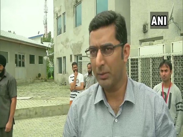Shahid Chowdhary, District Development Commissioner, Srinagar interacted with employees at a call centre in Budgam on Wednesday. 