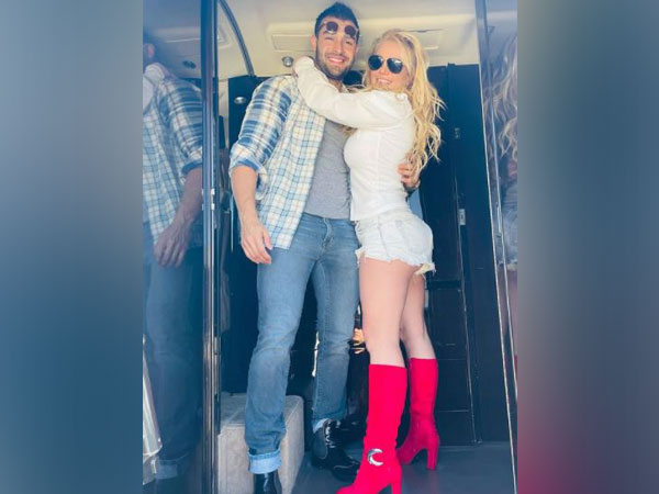 Sam Asghari and Britney Spears (Image source: Instagram)