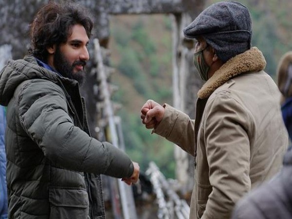 Ahan Shetty with director Milan Luthria on sets of 'Tadap' (Image source: Instagram)