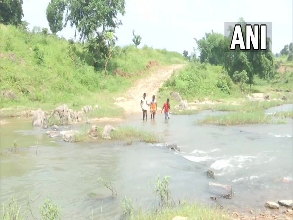 People crossing Lakari river (Photo/ANI)