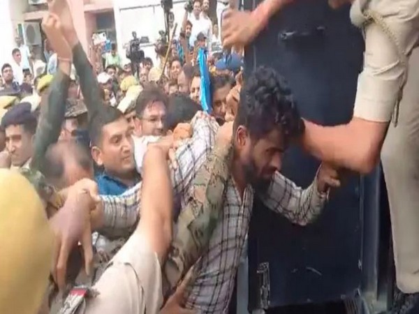 A large mob attacked the accused involved in the Udaipur murder case outside the premises of a NIA court in Jaipur