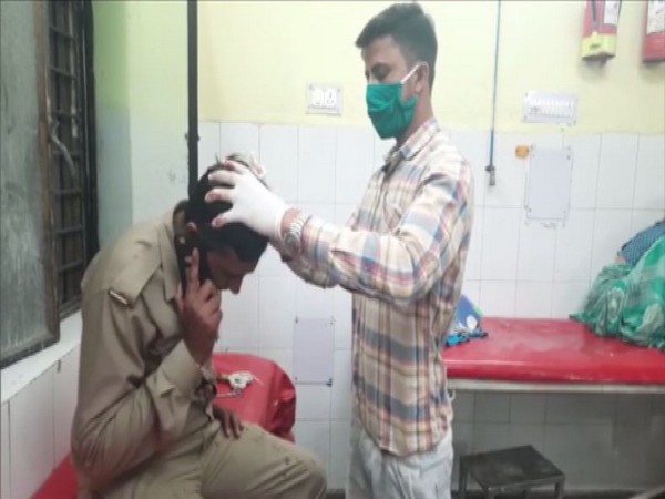 Police were attacked by violators of lockdown in Muzaffarnagar. Photo/ANI