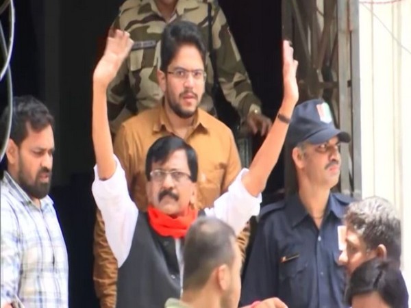 Visuals of Sanjay Raut outside ED office in Mumbai (Photo/ANI)