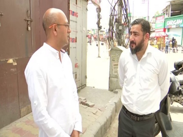 Arshad Hasan and Sabbir Ahmad have designed freehand washing machine. Photo/ANI