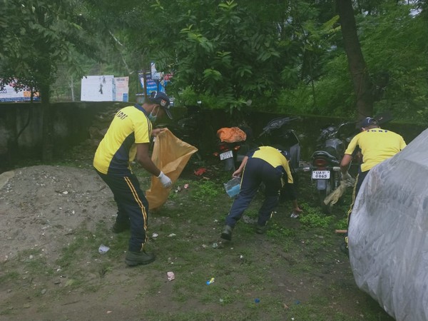 SDRF teams conducted a cleanliness drive in Dehradun on Wednesday. (Photo/ANI)