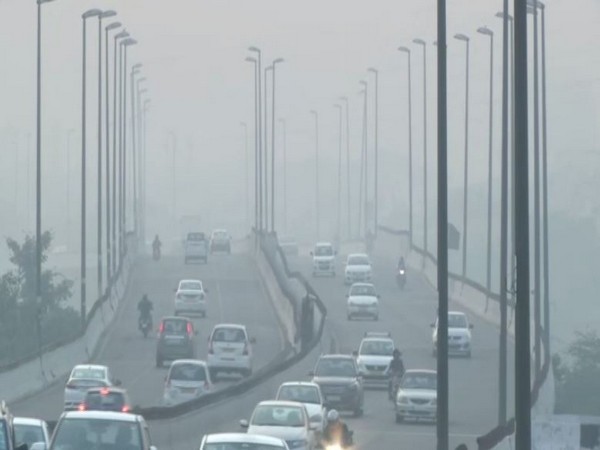 Smog engulfs Delhi on Thursday [Photo/ANI]