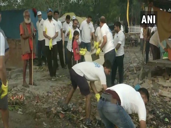 Swacchhata Abhiyaan' was organised at Ramghat in Wazirabad  under the 'Namami Gange Project'. (Photo/ANI)