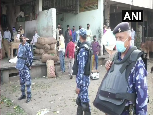 Azadpur Mandi, Delhi. Photo/ ANI