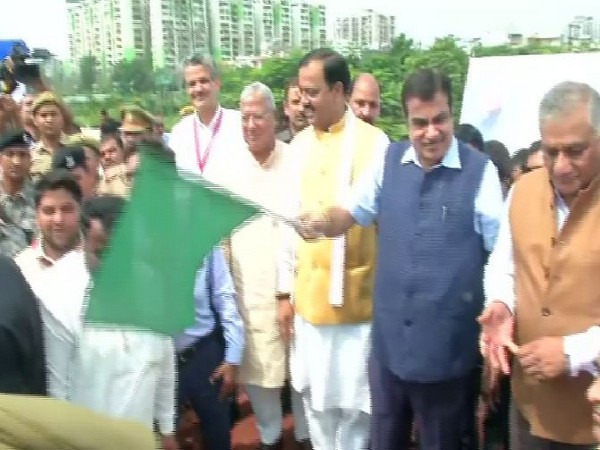 Union Minister Nitin Gadkari inaugurates the third phase of Delhi-Meerut expressway. (Photo/ANI)