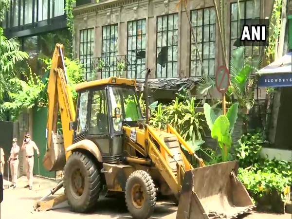 Brihanmumbai Municipal Corporation officials carry out demolition at Kangana Ranaut's office on September 9, 2020. (File photo)