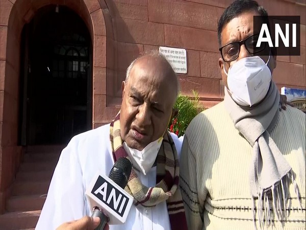 Former Prime Minister and Janata Dal-Secular (JDS) president HD Deve Gowda (Photo/ANI) 