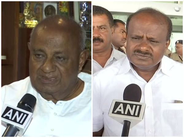 JDS president HD Deve Gowda and Chief Minister HD Kumaraswamy (File photo)