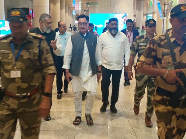 Minister of Minority Affairs & Minister of Parliamentary Affairs, Kiren Rijiju arrived in Mumbai to participate in the event (Photo/@KirenRijiju)