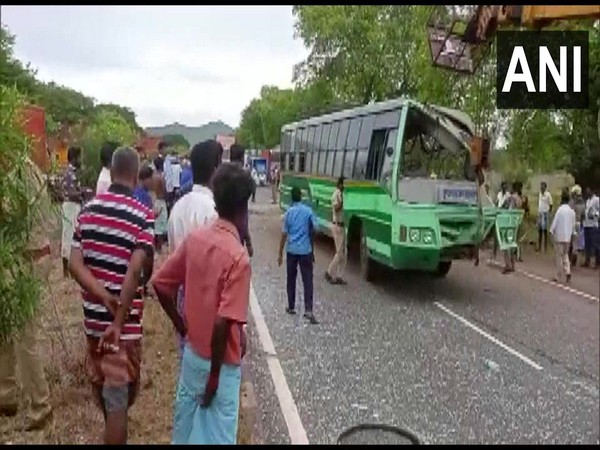 Bus allegedly rammed into parked lorry in Tamil Nadu's Chengalpattu (Photo/ANI)