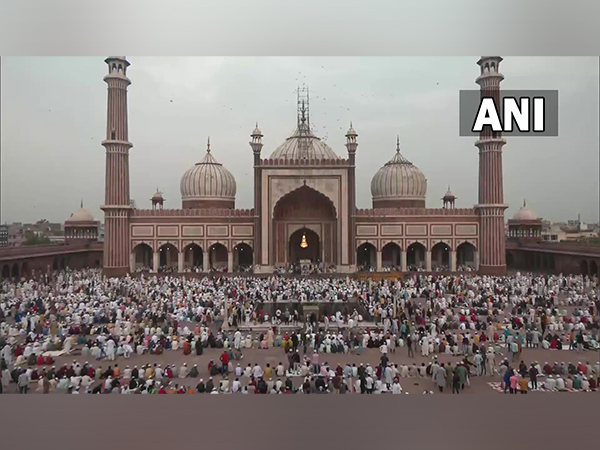 People offering namaz at the Jama Masjid in New Delhi (Photo/ANI)