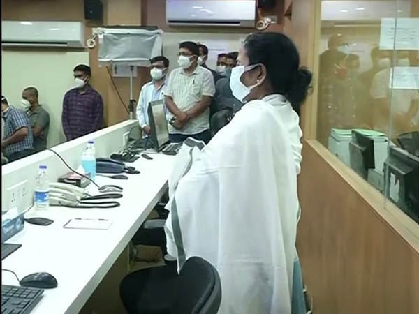  WB CM Mamata Banerjee spends night at Nabanna to keep watch on ground (photo/ANI) 