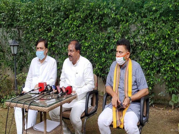 Andhra Pradesh BJP president Somu Veerraju (Middle) (Photo/ANI)