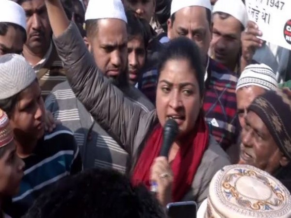 Congress leader Alka Lamba addressing a protest outside Jamia Masjid in New Delhi on Friday. Photo/ANI